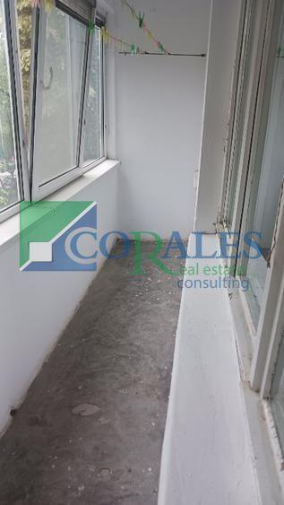 2 Camere, Etaj. 2, Decomandat, 48 mpu +logie închisa, langa Shopping City,