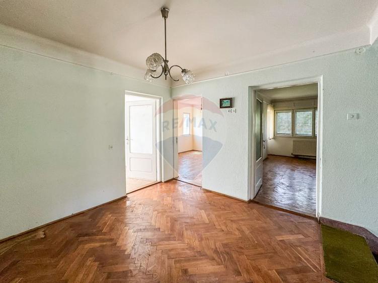 Casă / Vilă spațioasă cu curte generoasă în Urlați