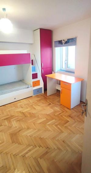 Apartament 3 camere decomandat, 2 bai, 88 mp, balcon inchis, etaj intermediar