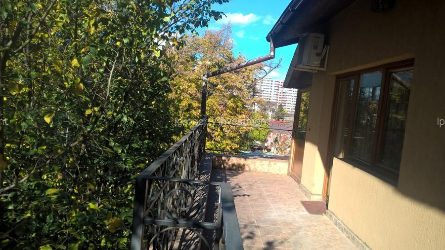 Închiriere Apartament 3 camere tip penthouse în zona metrou 1 Mai - 3