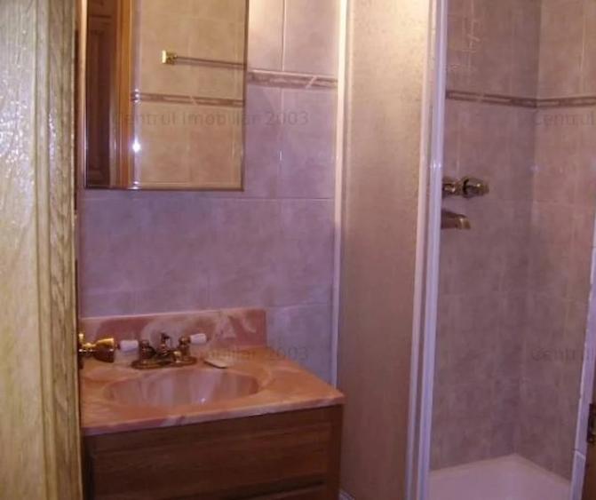 Dorobanti, vila  2000 cu 3 apartamente, 2 garaje ,INVESTITIE! Comision 0