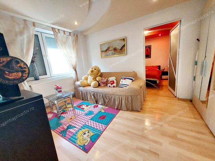 Apartament cu 3 camere, Micro 19, etaj 1, mobilat!