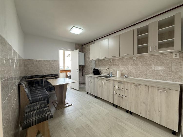 Apartament 3 camere, decomandat, renovat recent, Aradul Nou