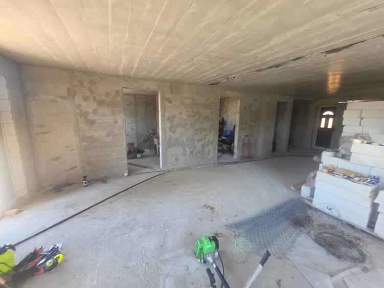 Casa noua cu etaj la Ionaseni