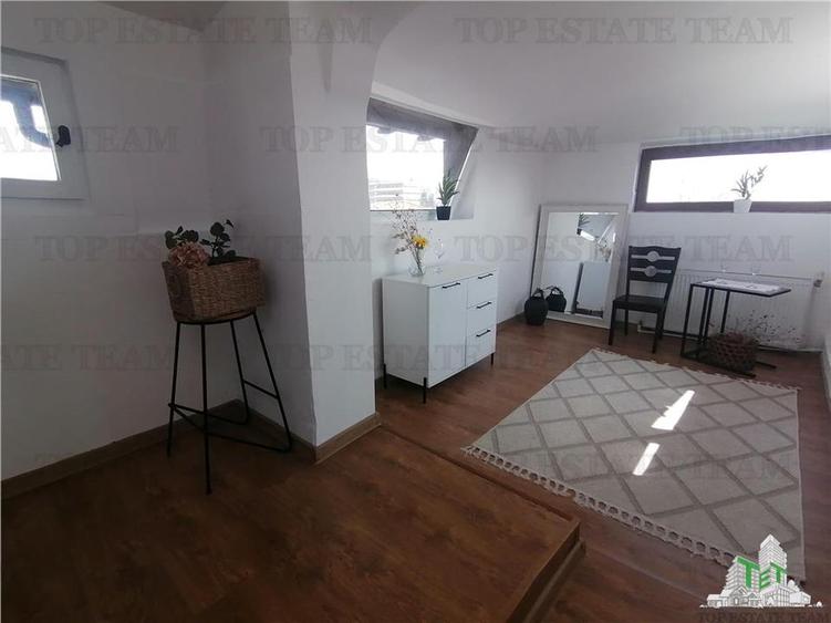 Apartament mansardabil de vanzare