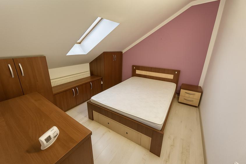 OPORTUNITATE! Apartament la mansarda cu 3 camere 100mp zona Tilisca