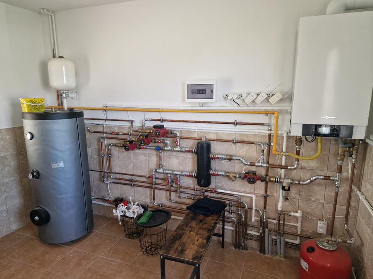 De Vanzare Casa Dumbraveni