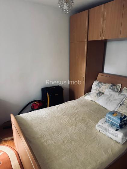Vand 2 camere etaj 2 , compex studentesc! - 2