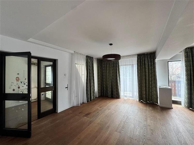 Doua case de vanzare, teren 800 mp, Zarnesti, Brasov