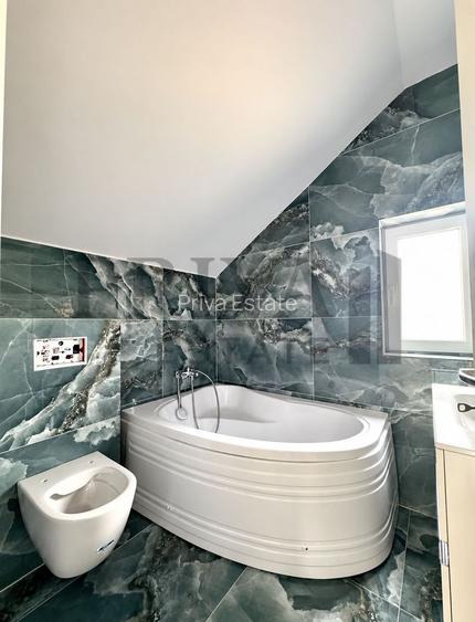 Casa individuală 4 camere, 2 bai, bucătărie închisă, 132 mp, Giarmata
