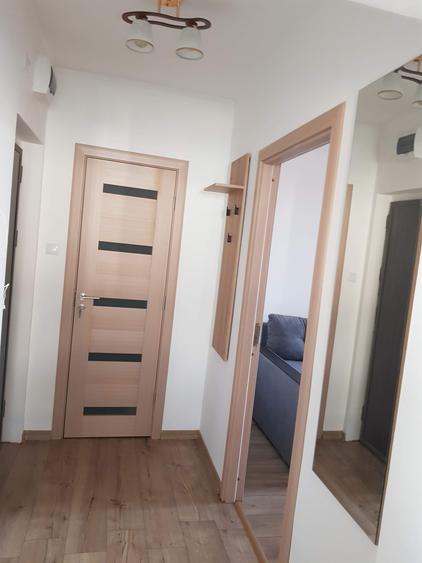 Apartament 2 camere de închiriat – mobilat și utilat, zonă semicentrală