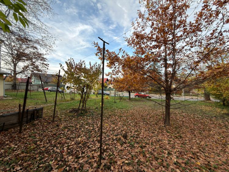 Teren de 1165mp cu casa caramida