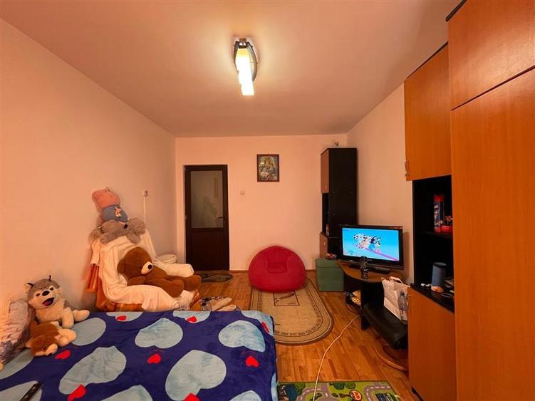 Lugoj, Ap. 1 Cam., 41 Mp., Et. 3, Strada Cernei, Langa Liceul Aurel Vlaicu