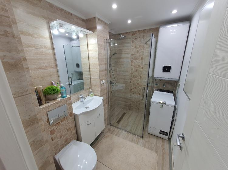 Vand apartament cu 2 camere in Baile Herculane.