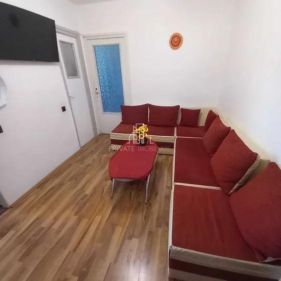 Apartament 2 camere, hol patrat, etaj intermediar, Dambu