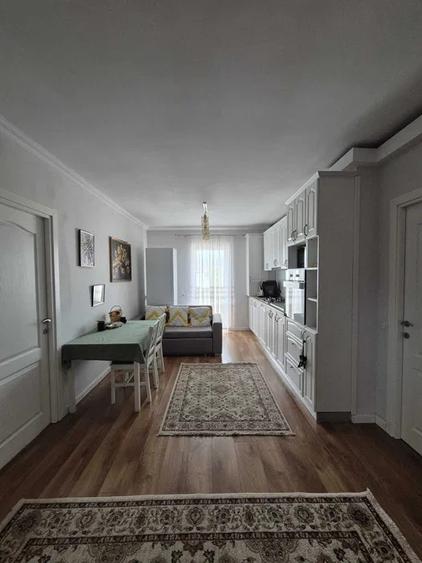 Apartament 3 camere | etaj 1 | parcare | zona Florilor