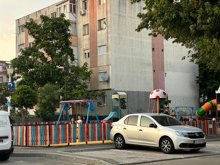 Apartament 3 camere decomandate, CRAIOVA