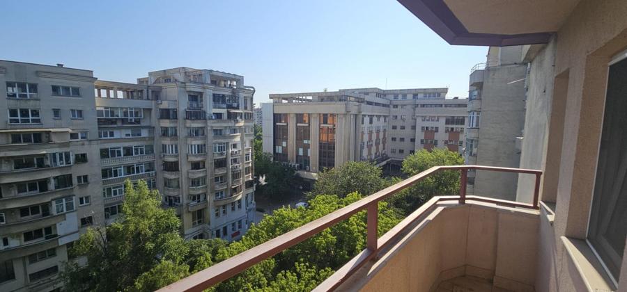 Piata Unirii garsoniera renovata 42mp