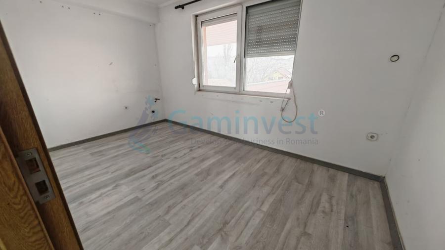 Imobil cu destinatie multipla - comercial, clinica birouri, in Alesd, Bihor