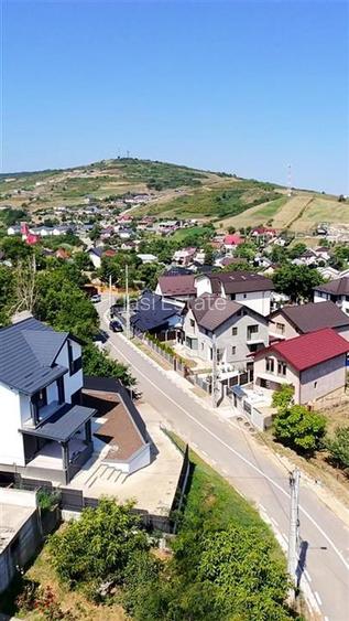 Casa de vanzare cu priveliste frumoasa - 2