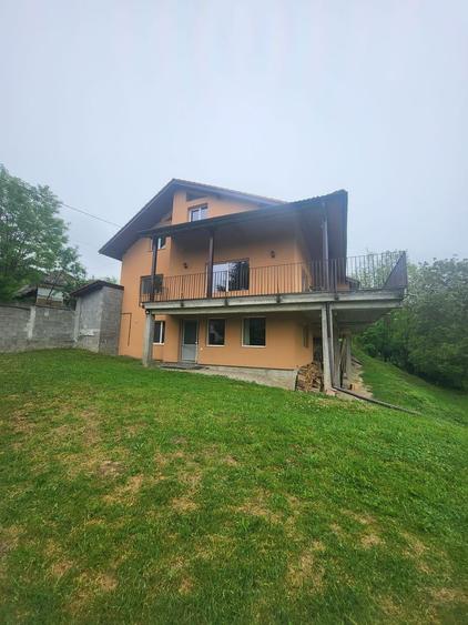CASA DE 263MP, TEREN DE 8142M2 IN OARDA DE SUS LA 350.000, NEGOCIABIL