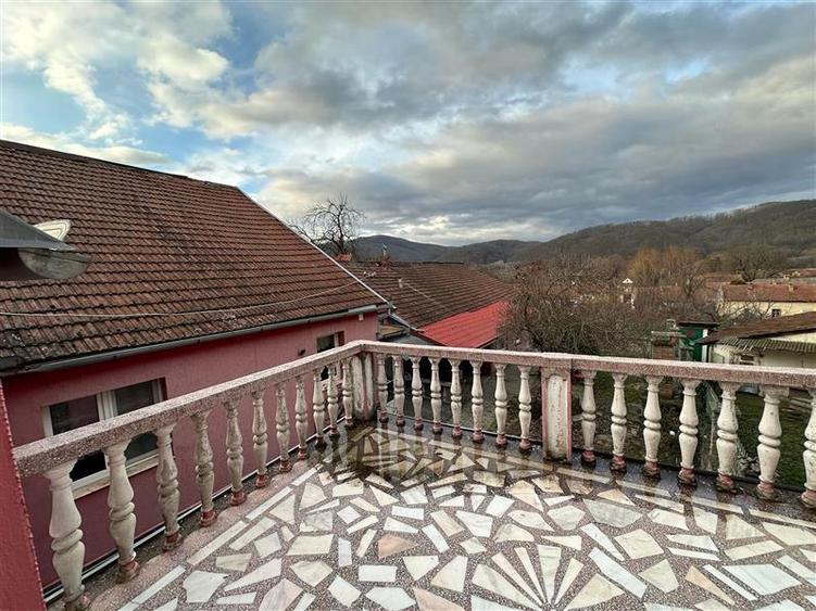 Bocsa Montana, Casa Solida + Gradina, Strada Principala