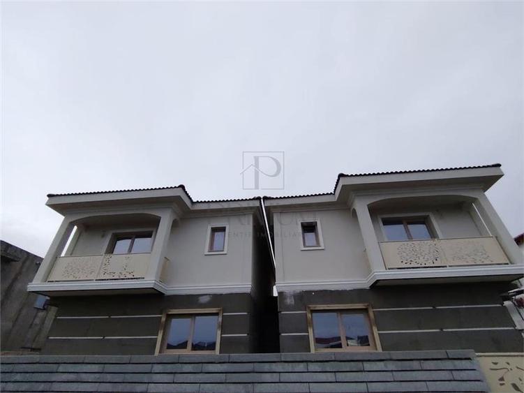 Duplex despartit prin camera tehnica - bucatarie inchisa - living generos