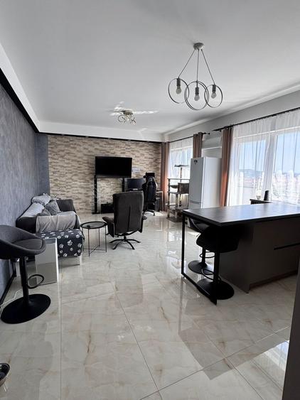Apartament 3 camere de vânzare