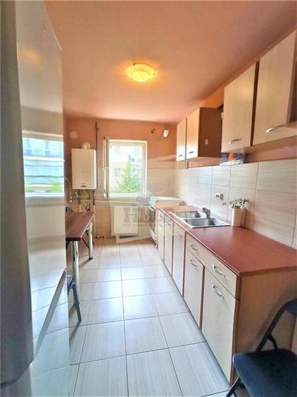 Apartament decomandat 4 camere 2 bai  Mihai Viteazu etaj 3
