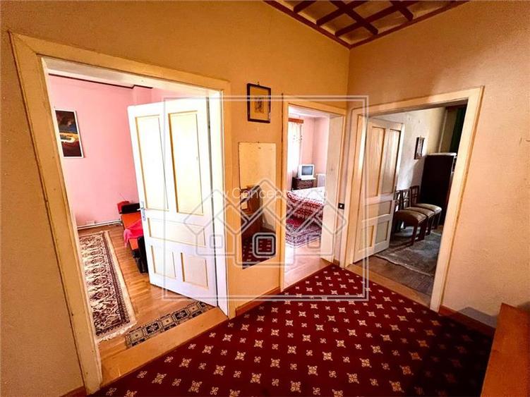 Casa de vanzare in Cisnadie - 6 camere, garaj - teren 250 mp - 13