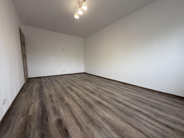 Apartament 3 camere, decomandat, etaj 1 - Lipovei