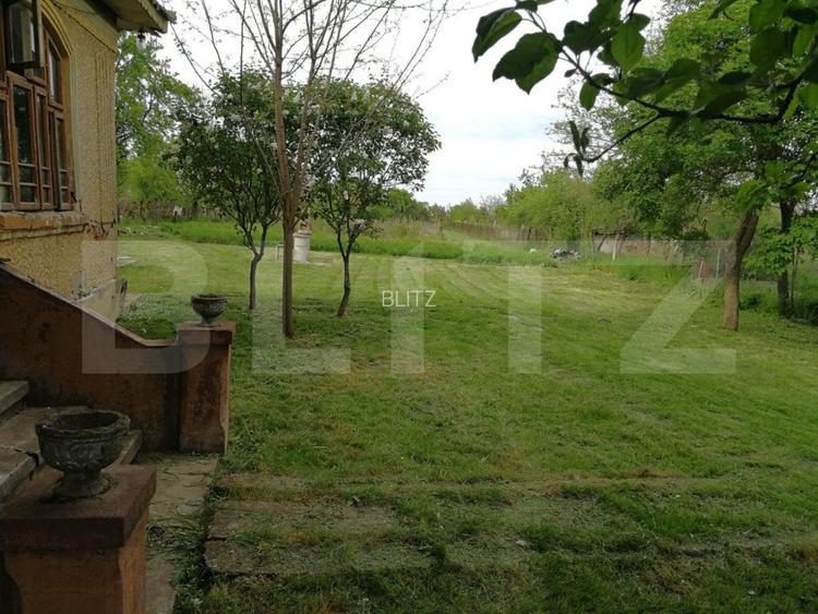 Teren intravilan de vanzare, 1800 mp, cu casa demolabila, zona Cosoveni - 2
