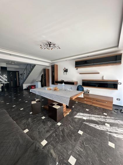Casa de inchiriat, 143 mp, curte 260 mp, zona Centrul Vechi