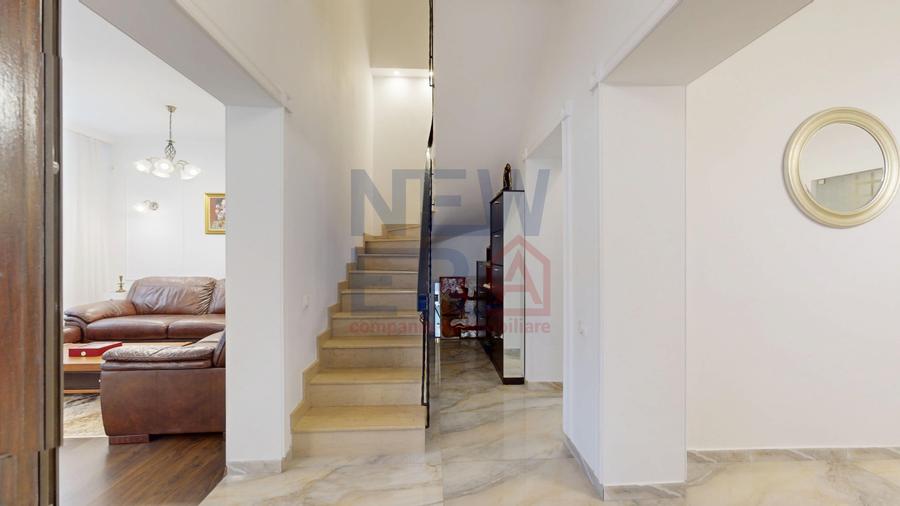 Casa de vanzare in zona Dacia-Eminescu - acces strada privata