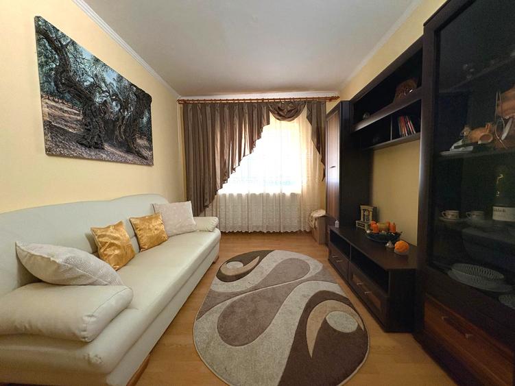 Apartament 3 camere etaj 1 cu garaj langa bloc mobilat utilat 99800eur neg