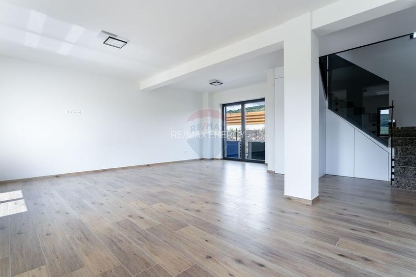 Duplex FINISAT, arhitectura moderna, 400mp teren,comision 0 - 5