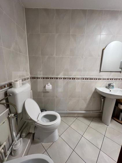 Policlinică medicală de vanzare, 8 incaperi, 380 mp, zona centrala