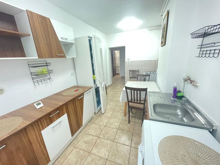 Apartament 2 Camere De Inchiriat | Decomandat | Central | The Office | Etaj 3/4