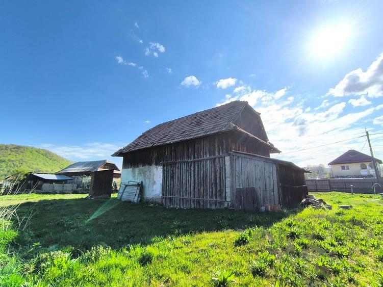 Casa cu sura de vanzare Valea Draganului
