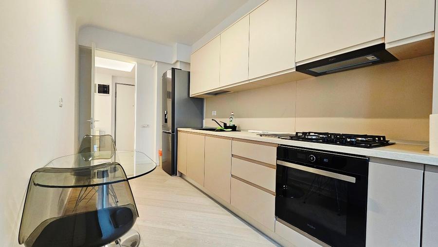 Ofer spre închiriere apartament 2 camere decomandat plus loc parcare subteran
