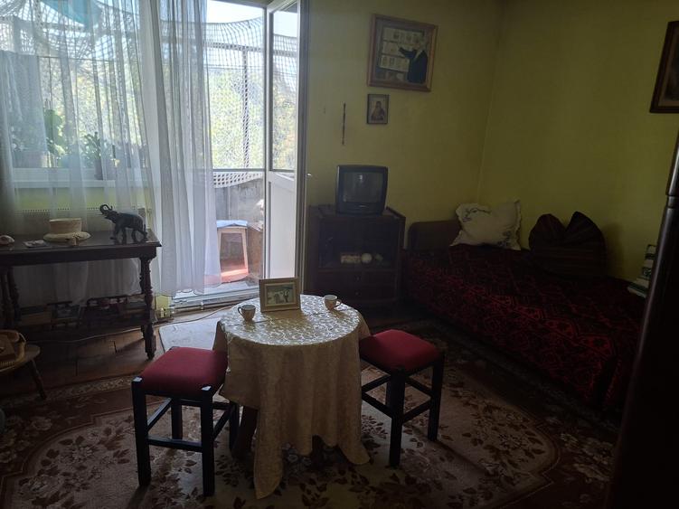 De vanzare apartament cu 3 camere in Dambu