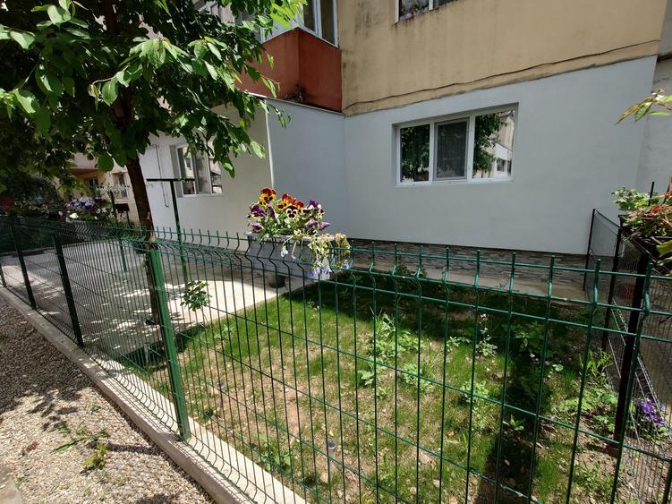 Vanzare apartament 3 camere , parter , micro 11 Târgoviște