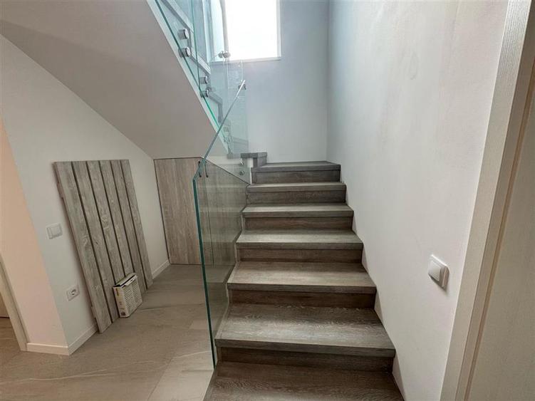 Casa moderna 4 camere 2 bai si curte Selimbar
