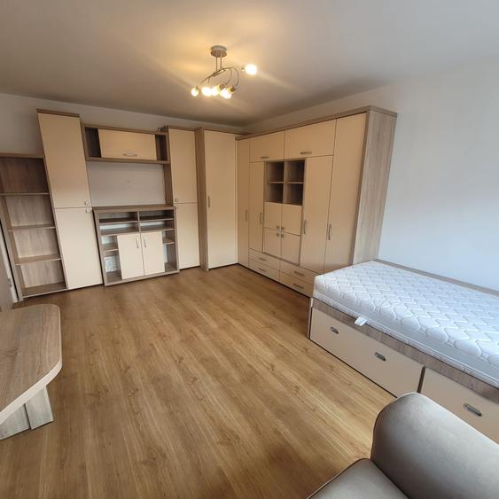 Vand apartament cu 3 camere Centrul Civic, Strada Toamnei