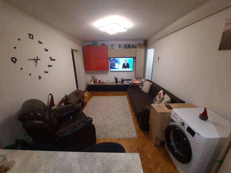 Apartament cu 2 camere transf. in 3 camere, etaj 2/4, zona Tatarasi