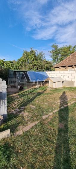 Casa cu 2 corpuri si anexe, 49 mp, zona Boldut