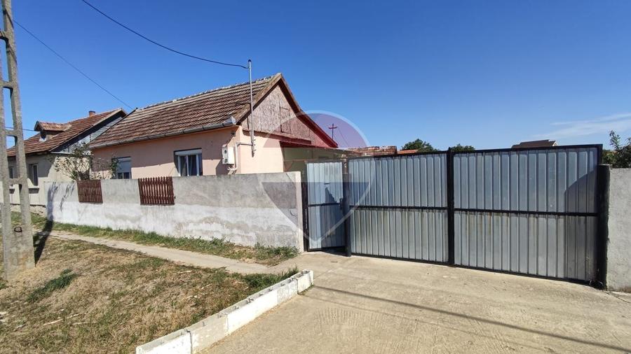 Casă renovata cu 2 camere de vânzare 25 km de Oradea, Salard