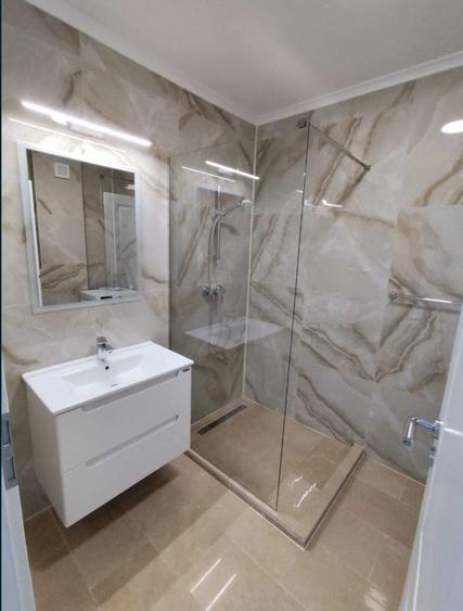 Apartament cu 4 camere de închiriat, zona  Faleza Nord
