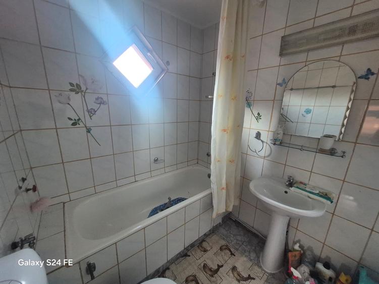 Casă cu anexă și teren generos de 1.600 mp