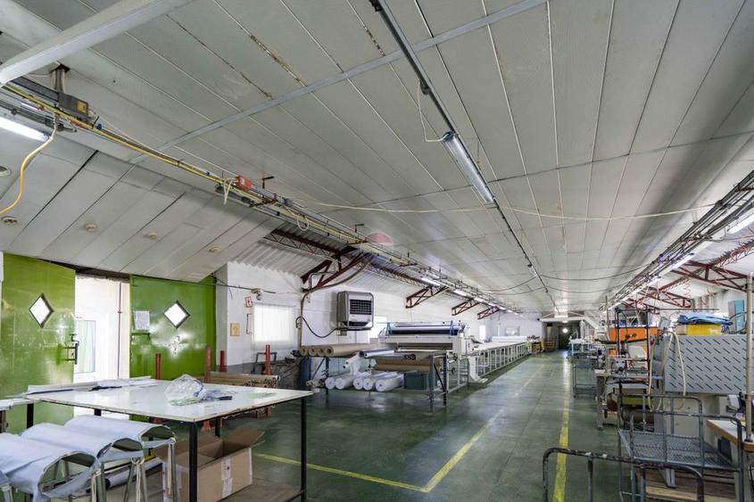 Proprietate industrialǎ 3 hale, teren 12.190 mp